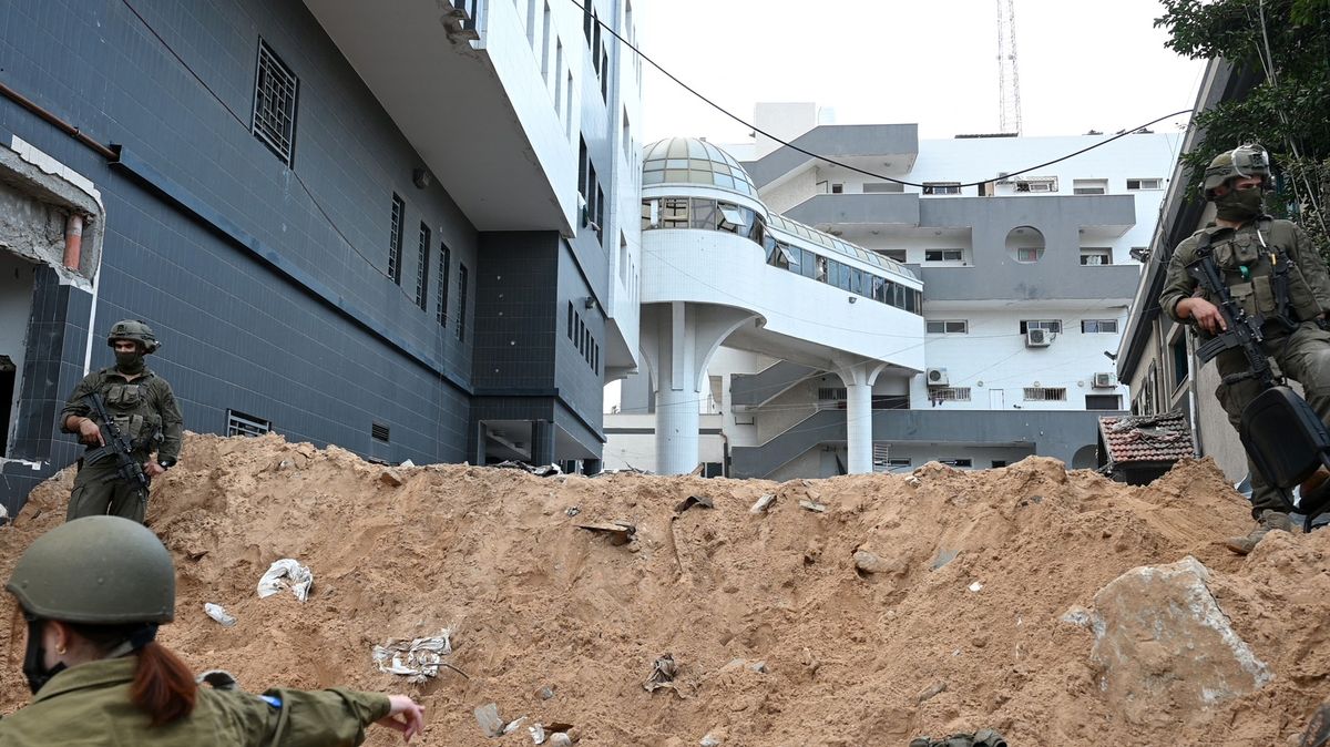 Izrael zatkl ředitele nemocnice aš-Šifá. Vyslýchá ho Šin Bet